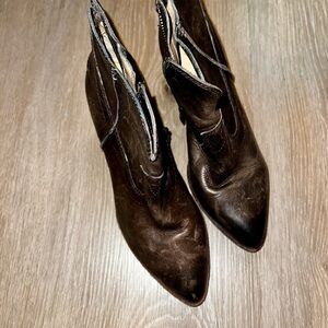 FRYE Chic Brown Ankle Booties for Women SIZE 7